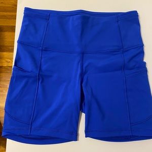 Luluemon Fast & Free running short royal blue size 6, 6 inch inseam